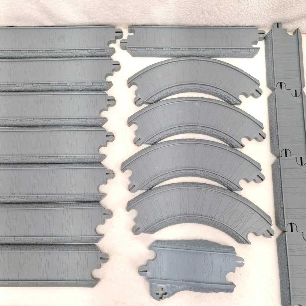 2002/2003/2004  Thomas And Friends Track Pieces- Learning Curve - Gullane LOT